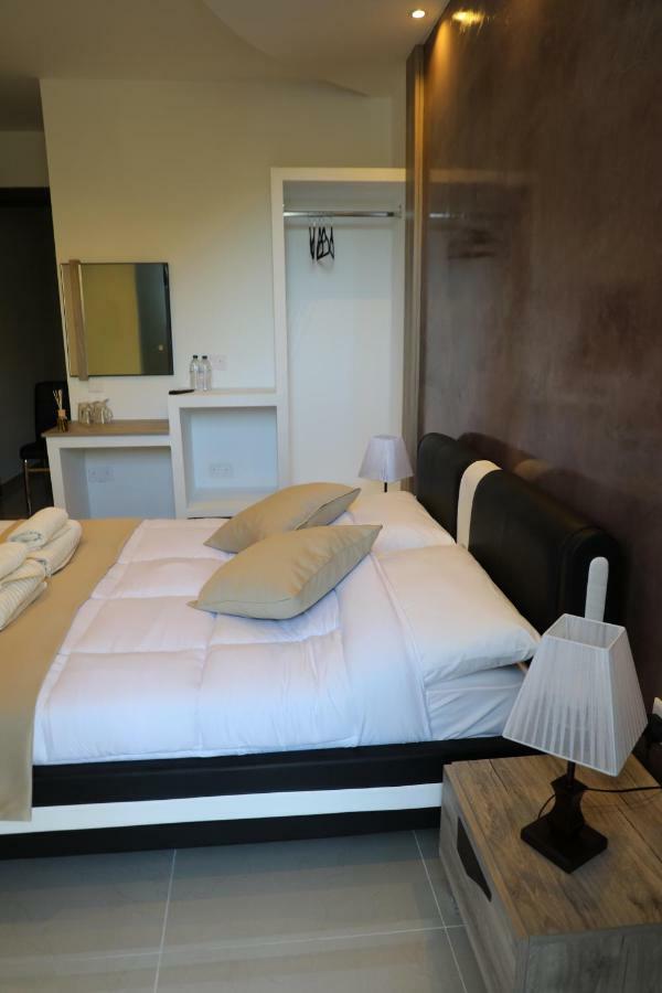 The Pearl Luxury Guest House St. Paul's Bay Buitenkant foto